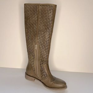 Boutique 9 Laser Cut Boots Sz 6